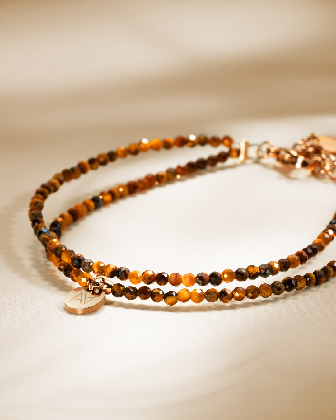 Packshot Armband Tigerauge Messinillo