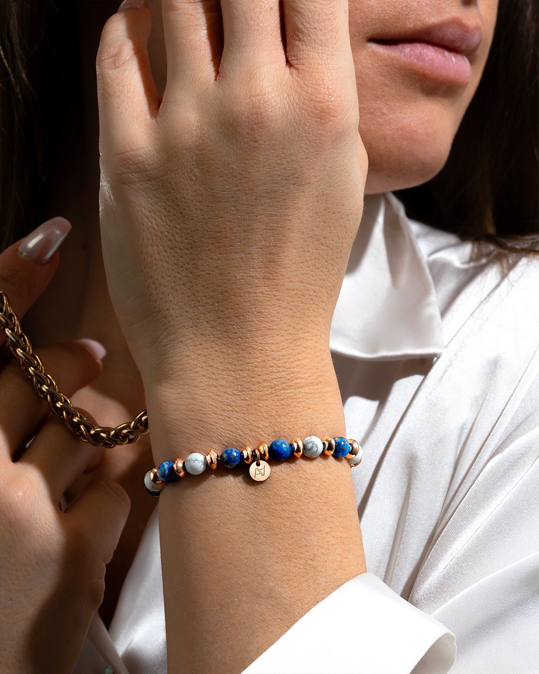 Armband Lapislazuli und Howlith.Vertrauen und Gelassenheit