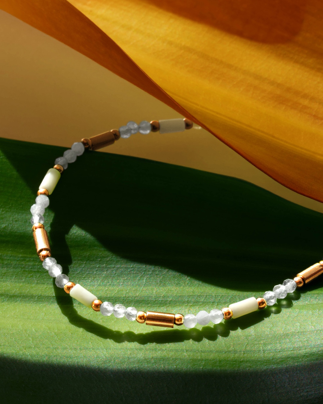 Packshot Armband Mondstein und weißer Marmor Vigolina