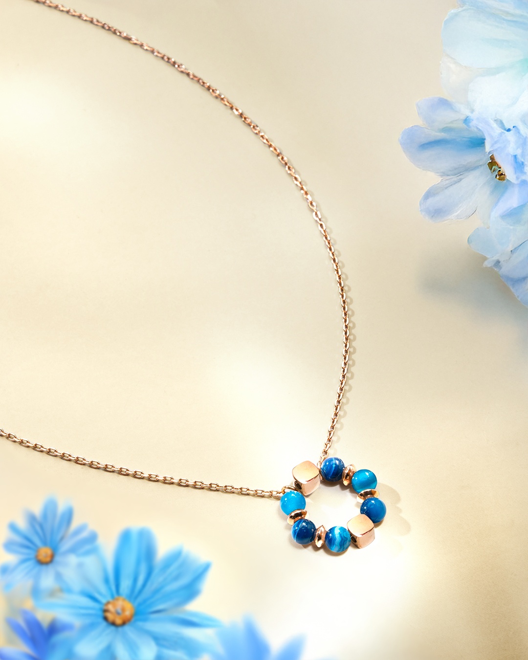 Packshot Anhänger  Blauer Achat Azzuria