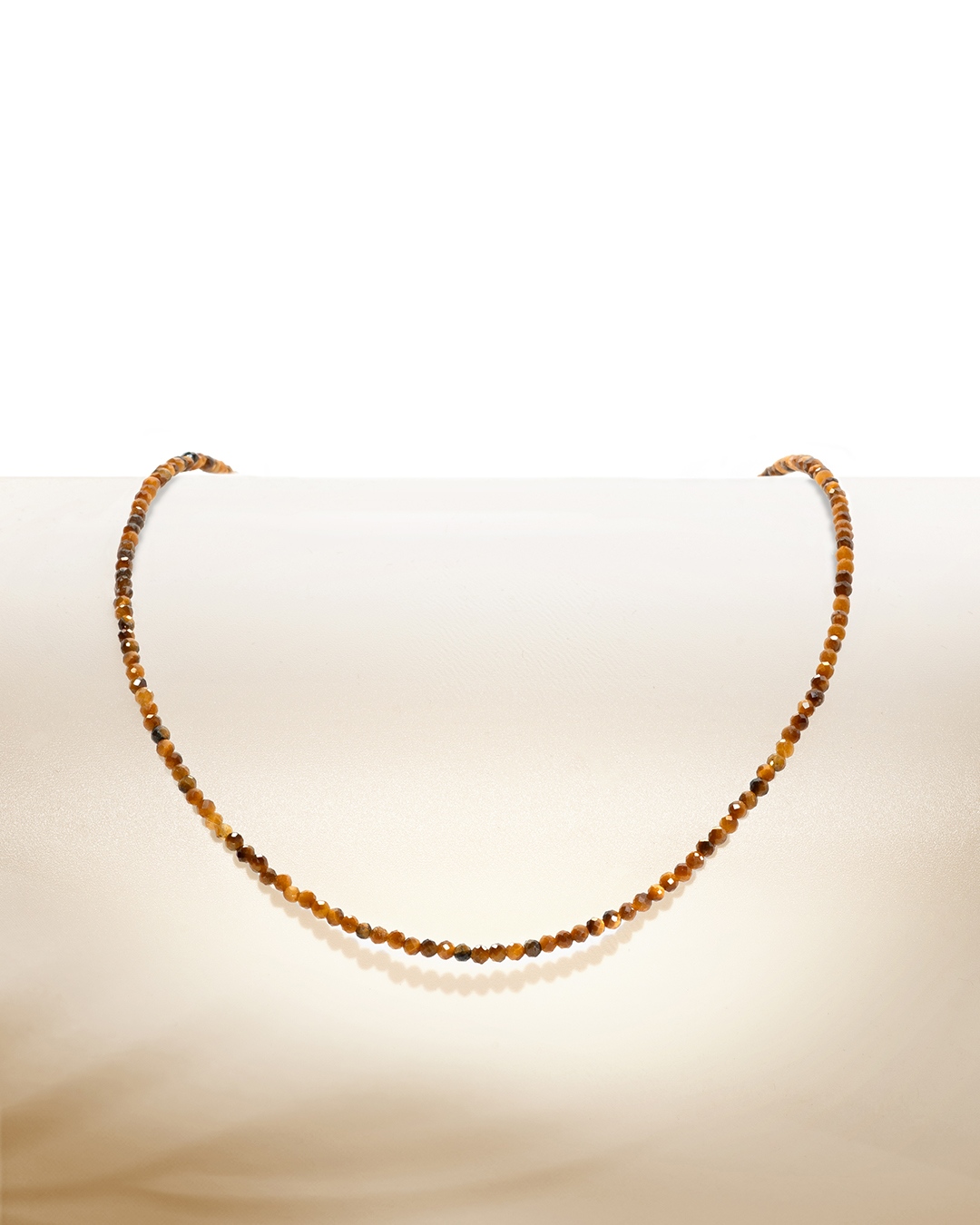 Packshot Anhänger Tigerauge Messi