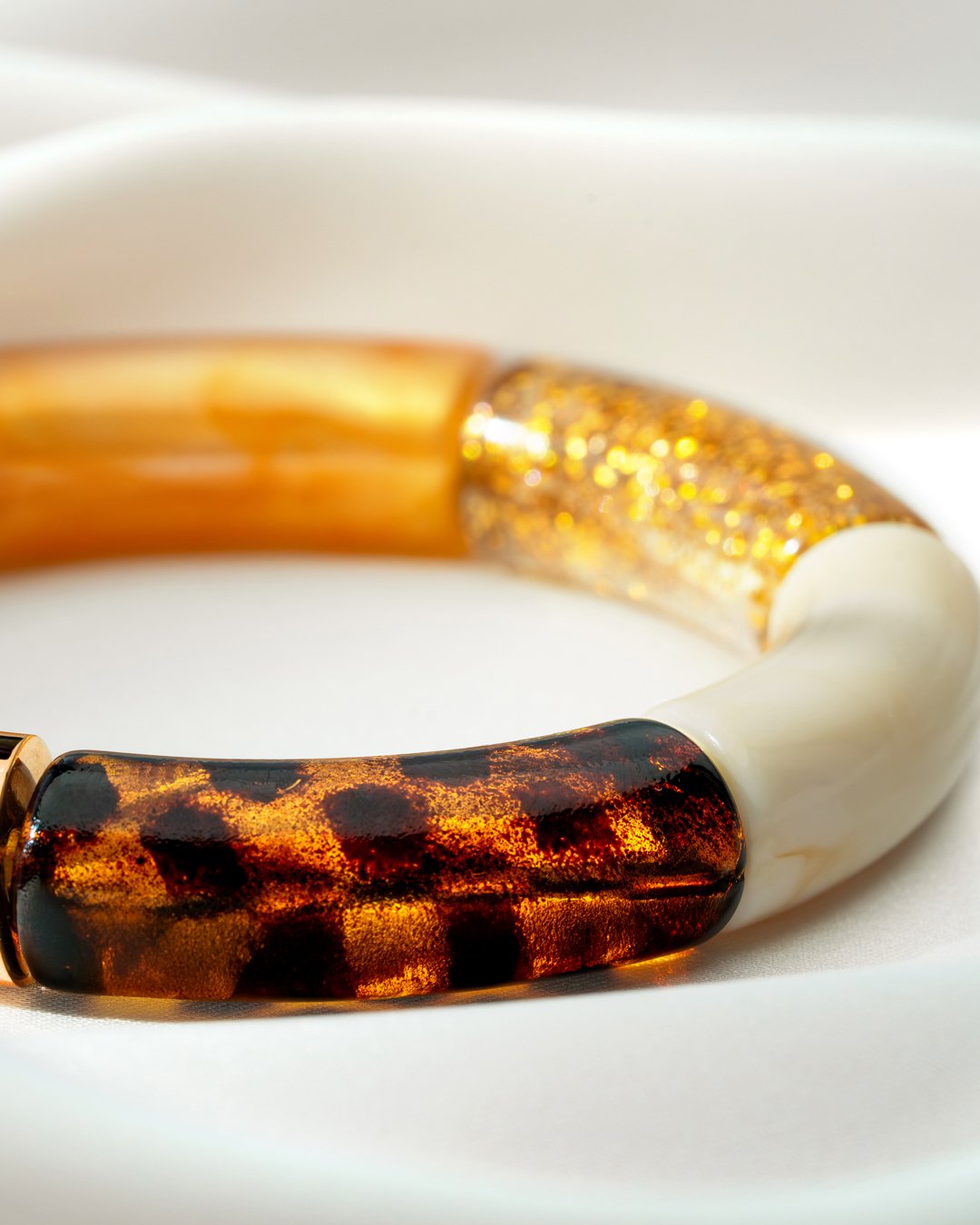 Packshot Armband Herbstlichter Schwarz, Bernstein, Glitzer, Cremebeige und Leopard Cerreto