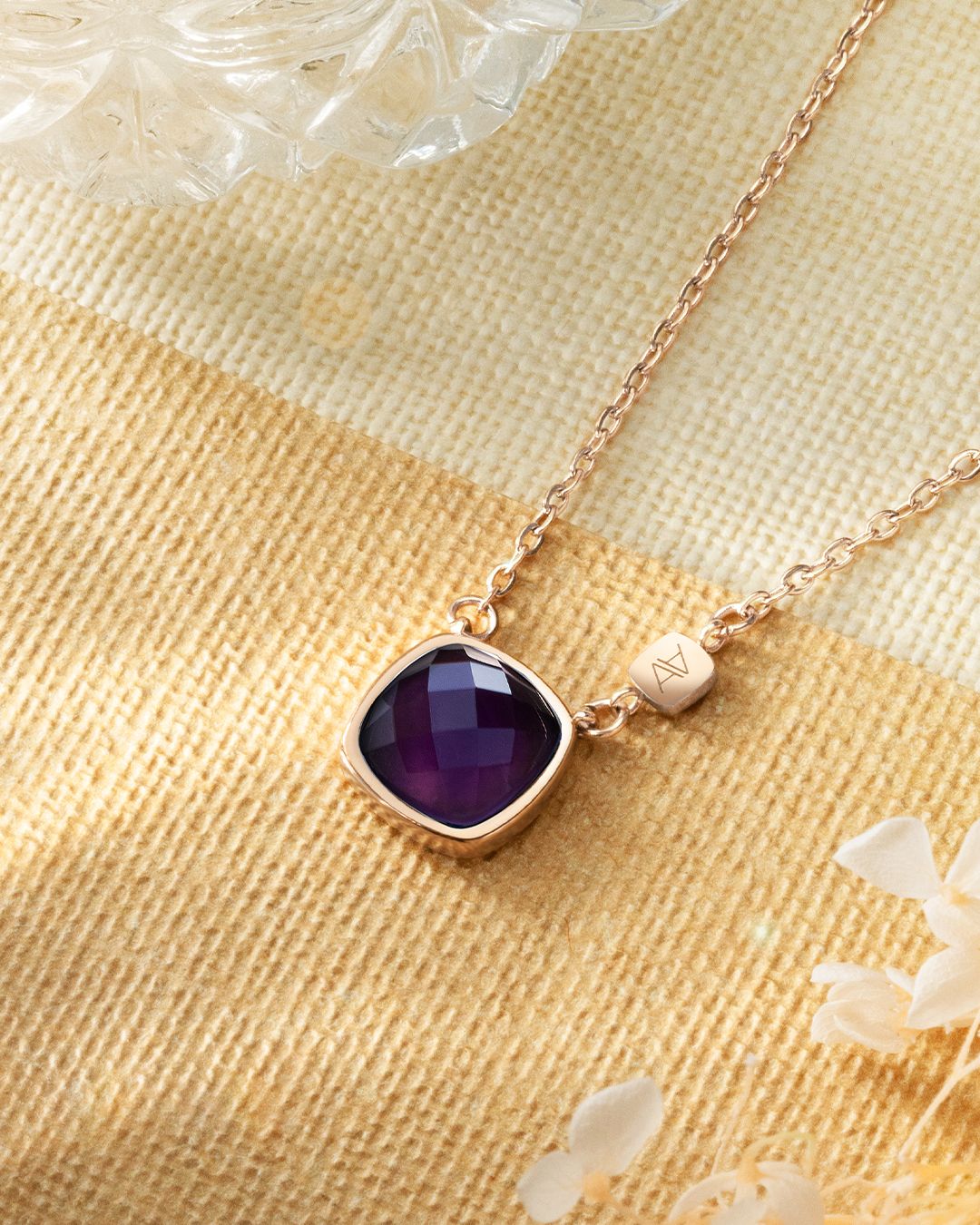 Packshot Anhänger Amethyst Scopellia Oscuro