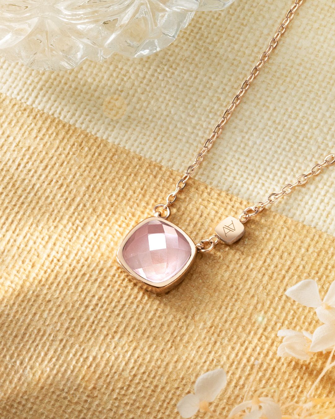 Packshot Anhänger Rosenquarz  Comissia