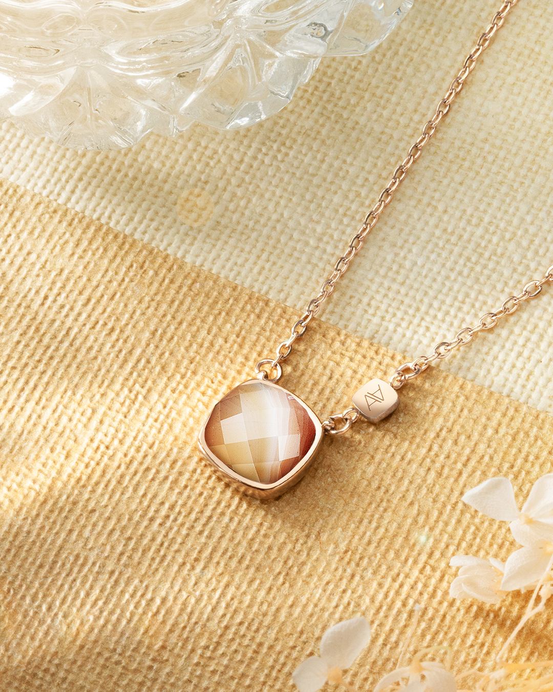 Packshot Anhänger Botswana-Achat  Avellinia Claro