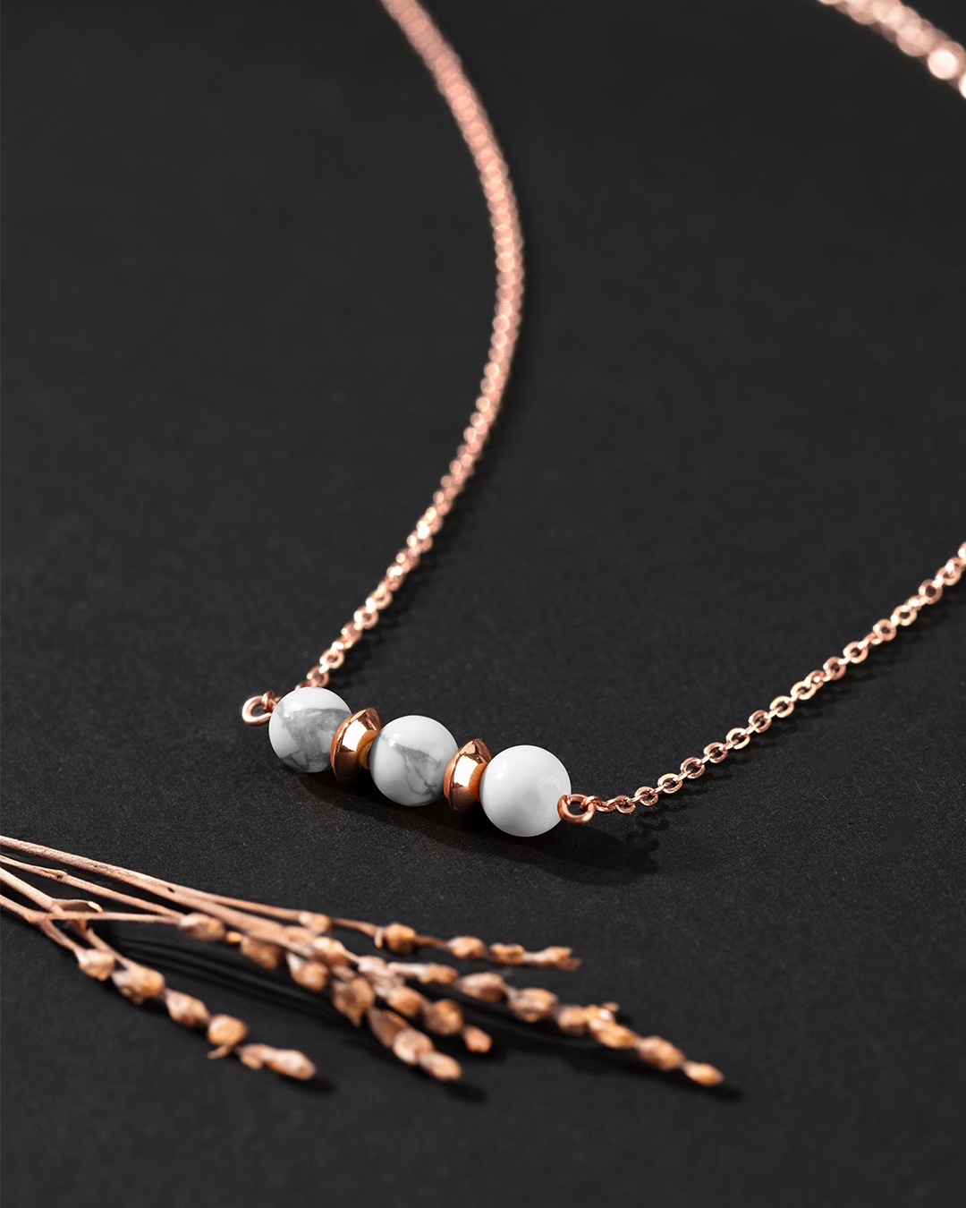 Packshot Anhänger Howlith Alcamina