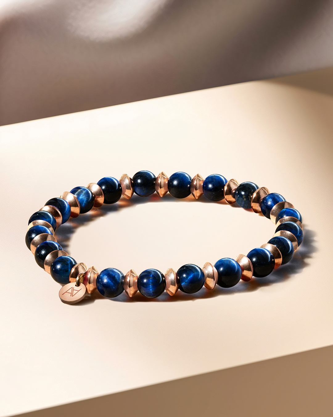 Packshot Armband blauem Tigerauge  Olmeto