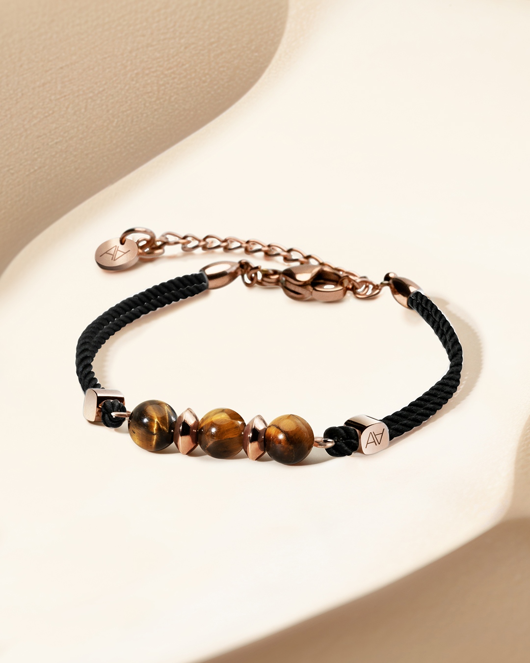 Packshot Armband Tigerauge Messineto